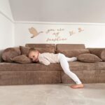 Modulinė 8 dalių žaidimų sofa iš stambaus ruoželinio velveto, 2 dydžiai • tobias+